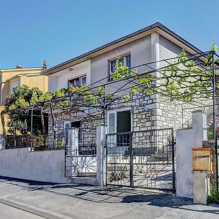 Apartman D Пула Екстериор снимка
