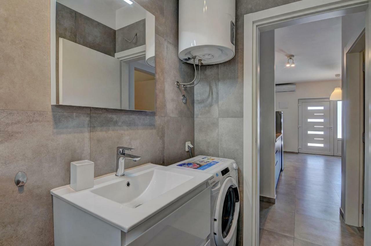 Apartman D Пула Екстериор снимка