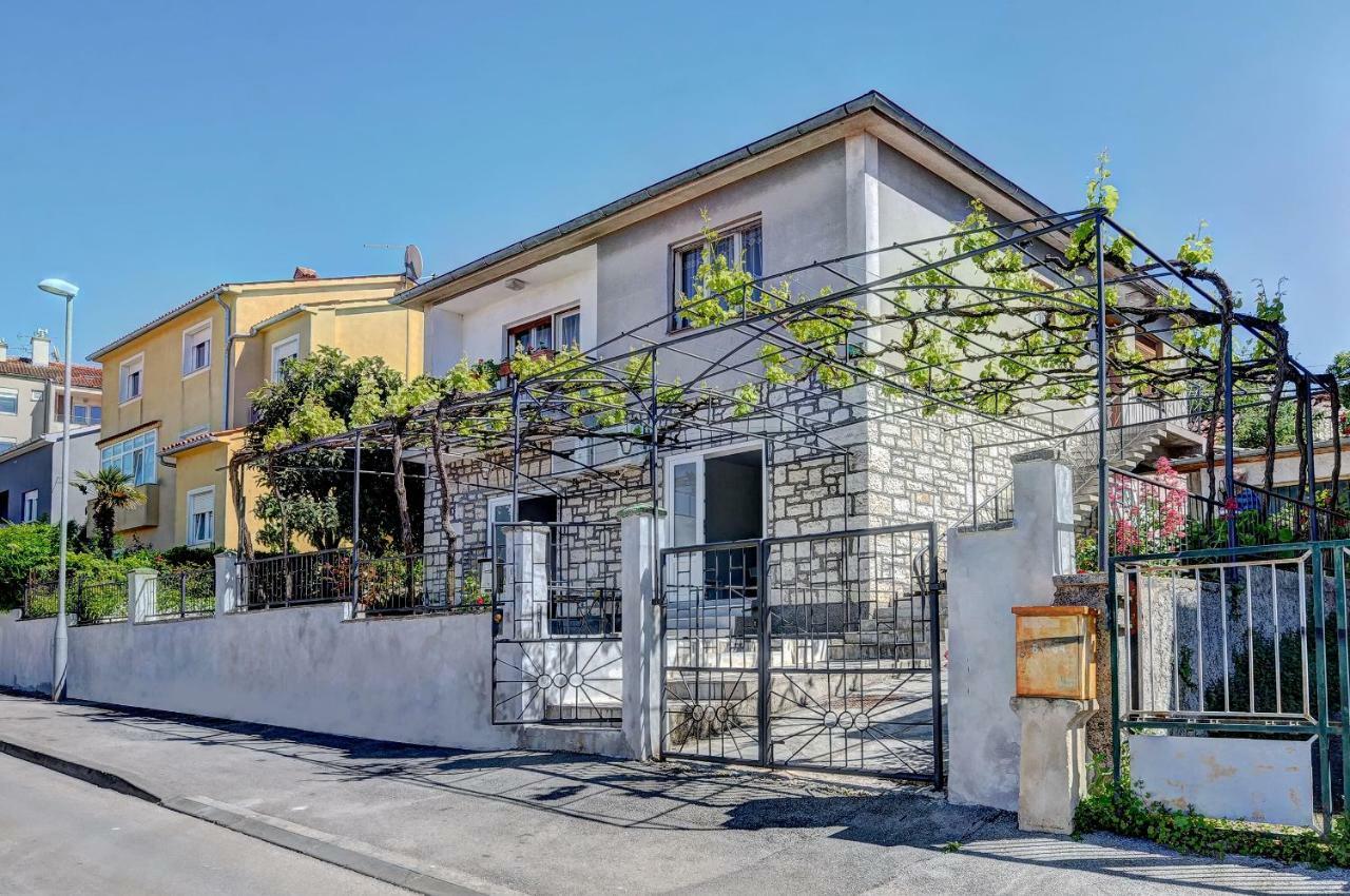 Apartman D Пула Екстериор снимка