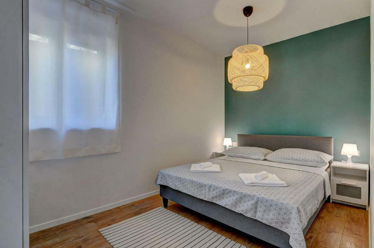 Apartman D Пула Екстериор снимка